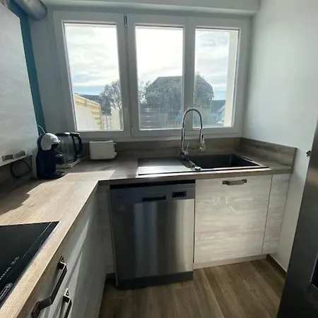 Maison A 50 M De La *